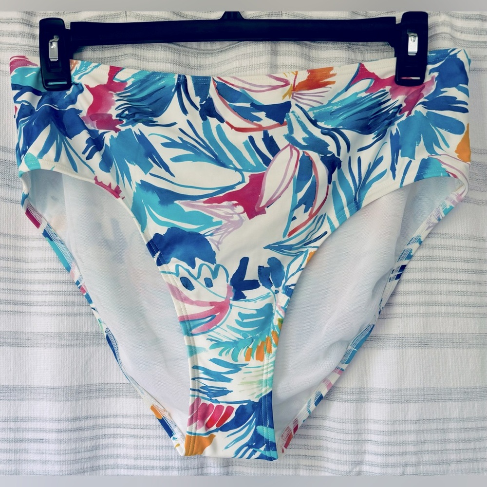 •••SOLD•••NWT Venus Bikini Bottoms